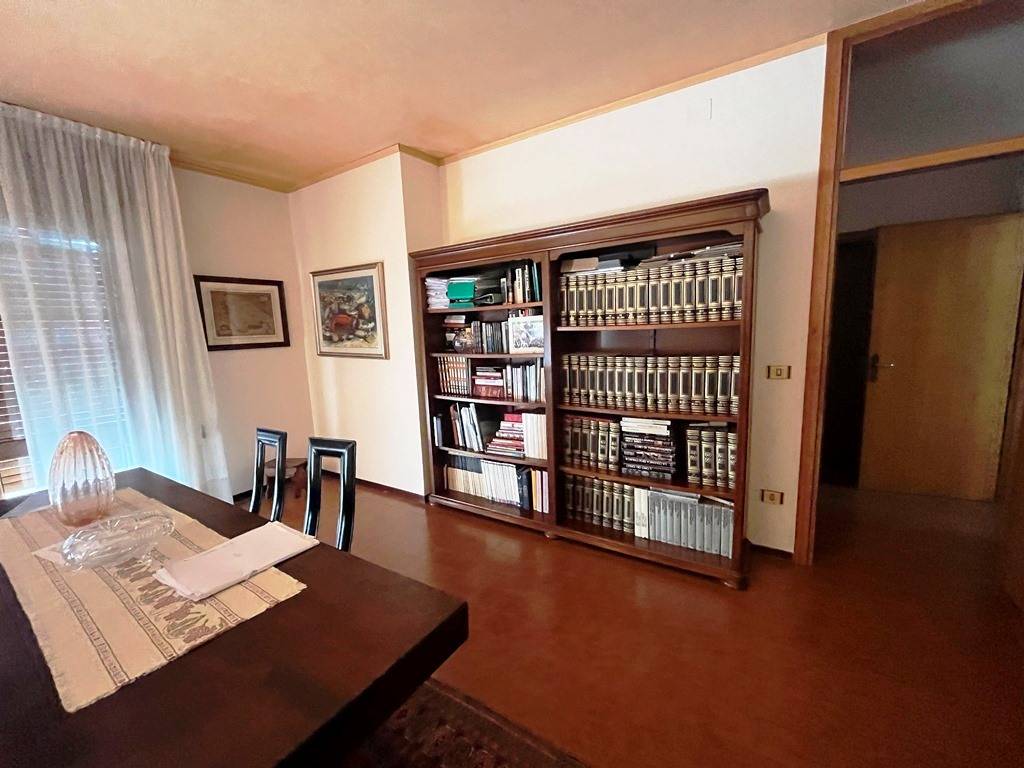 bifamiliare- edificio intero in vendita a Aviano