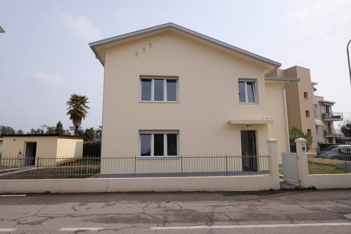 casa in linea in vendita a Pordenone