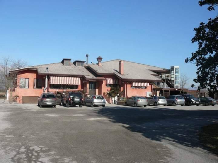 Locale commerciale in vendita a Montereale Valcellina, San Leonardo Valcellina