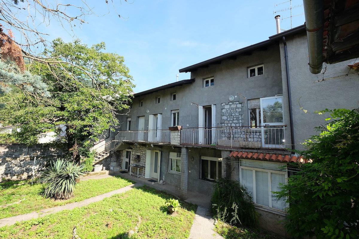 bifamiliare- edificio intero in vendita a Montereale Valcellina, Malnisio