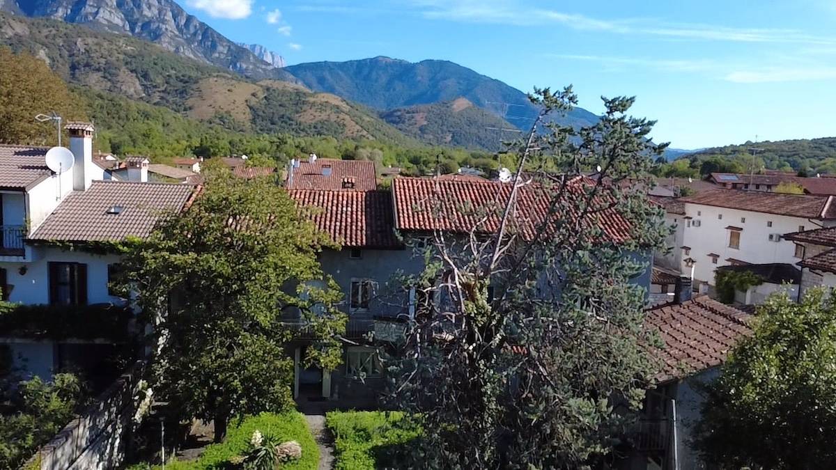 bifamiliare- edificio intero in vendita a Montereale Valcellina, Malnisio