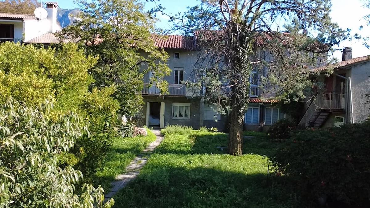 bifamiliare- edificio intero in vendita a Montereale Valcellina, Malnisio