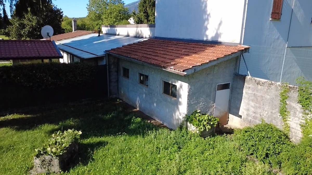 bifamiliare- edificio intero in vendita a Montereale Valcellina, Malnisio