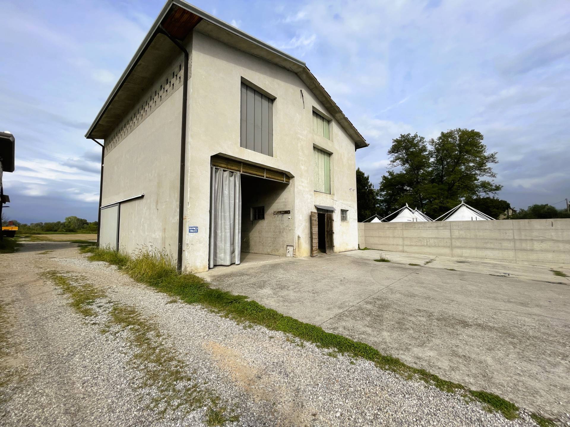 Deposito Agricolo in vendita a Porcia, Rondover