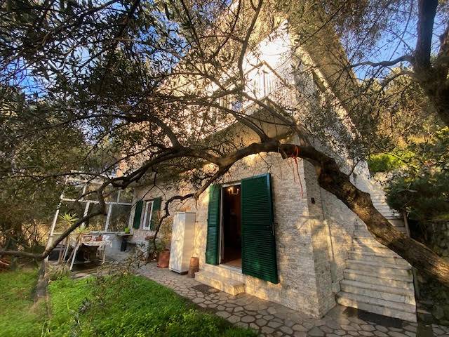 Casa indipendente in vendita a Albisola Superiore