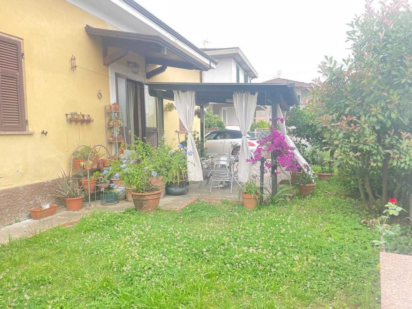 Casa indipendente con giardino, Carrara fossone