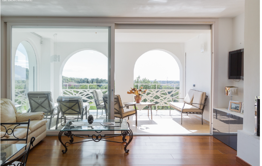 Villa con giardino, Carrara monteverde