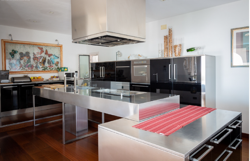 Villa con giardino, Carrara monteverde