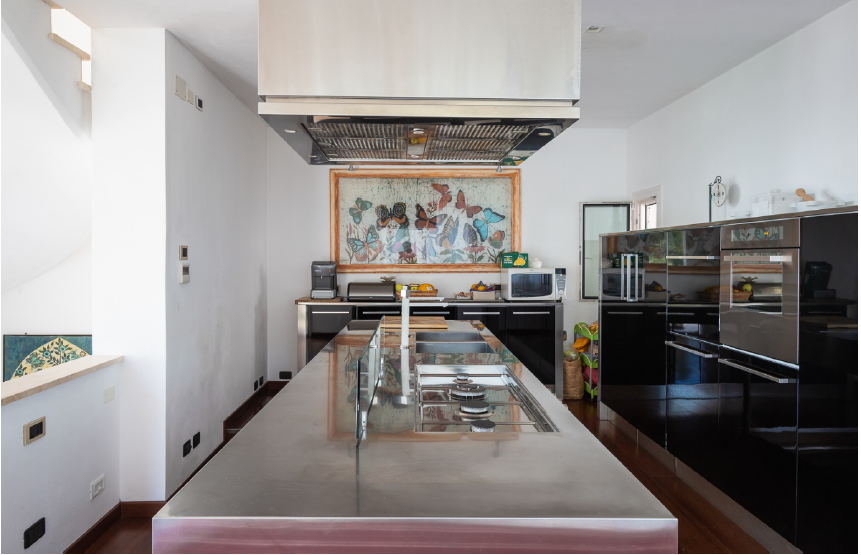 Villa con giardino, Carrara monteverde