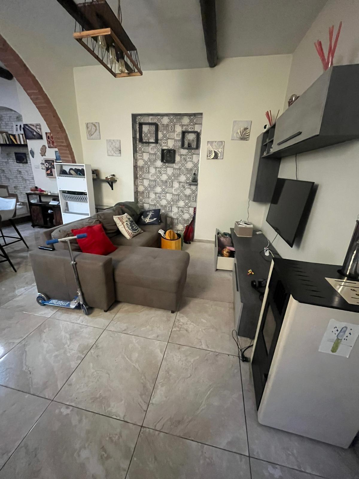 Casa indipendente arredata in affitto, Carrara fabbrica