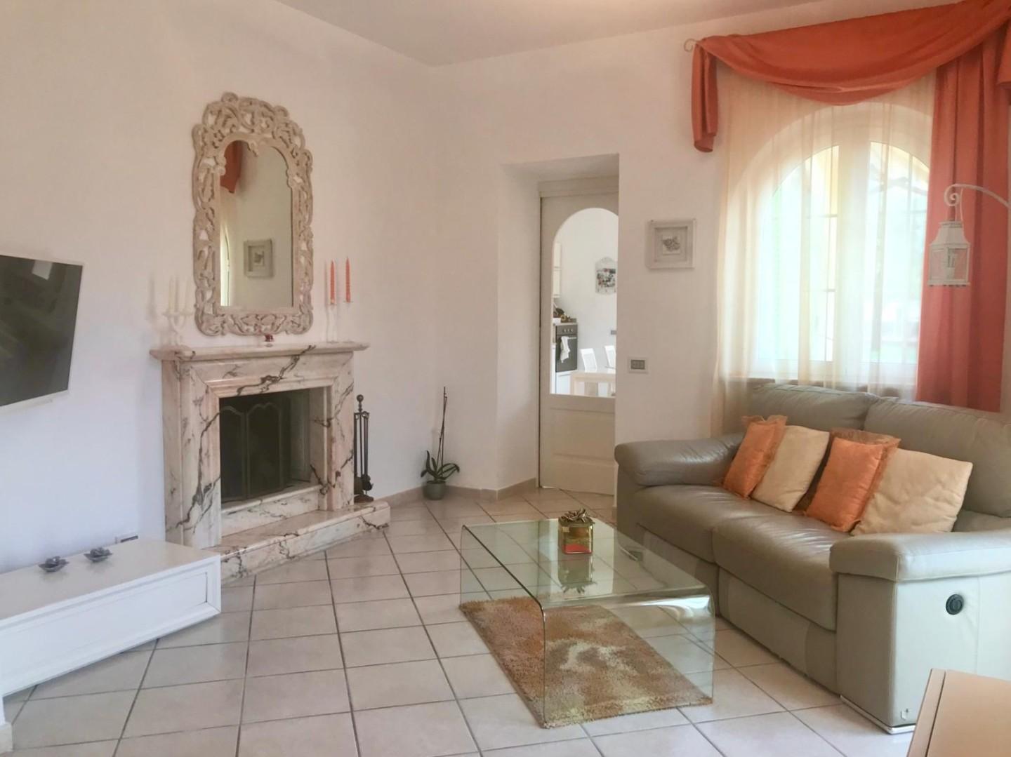 Villa con giardino a Carrara