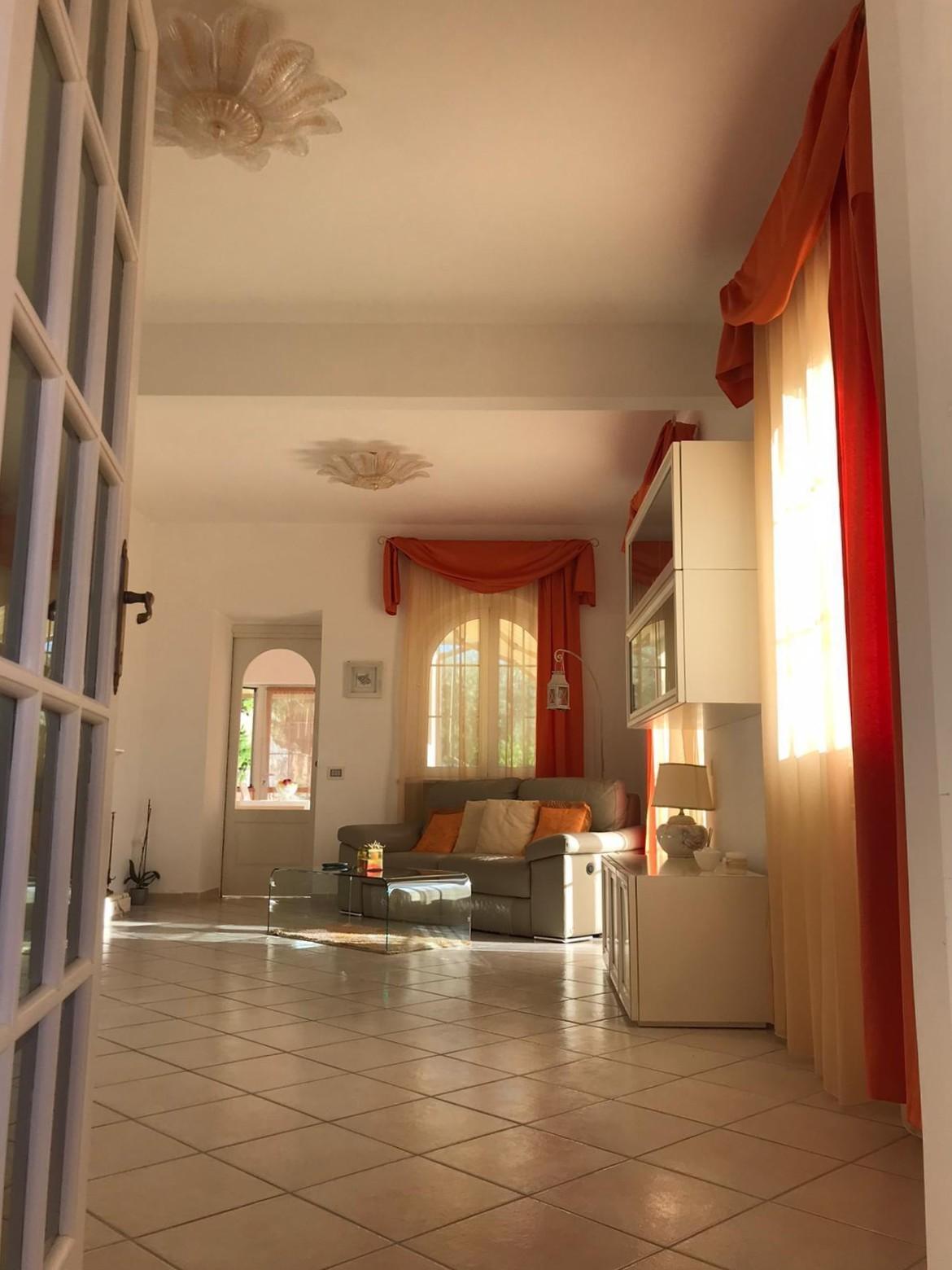 Villa con giardino a Carrara