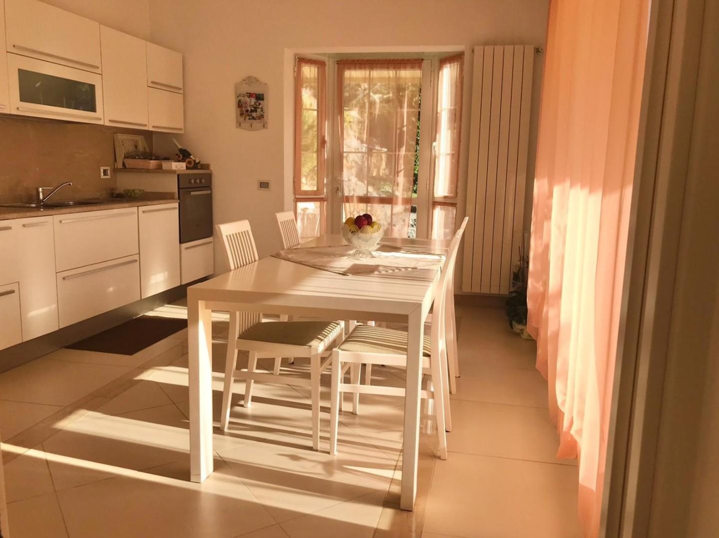 Villa con giardino a Carrara