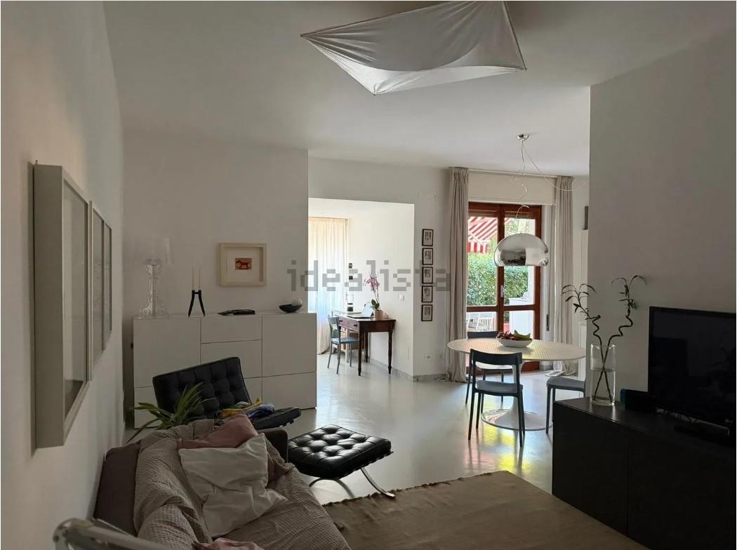 Trilocale con terrazzo, Carrara marina di