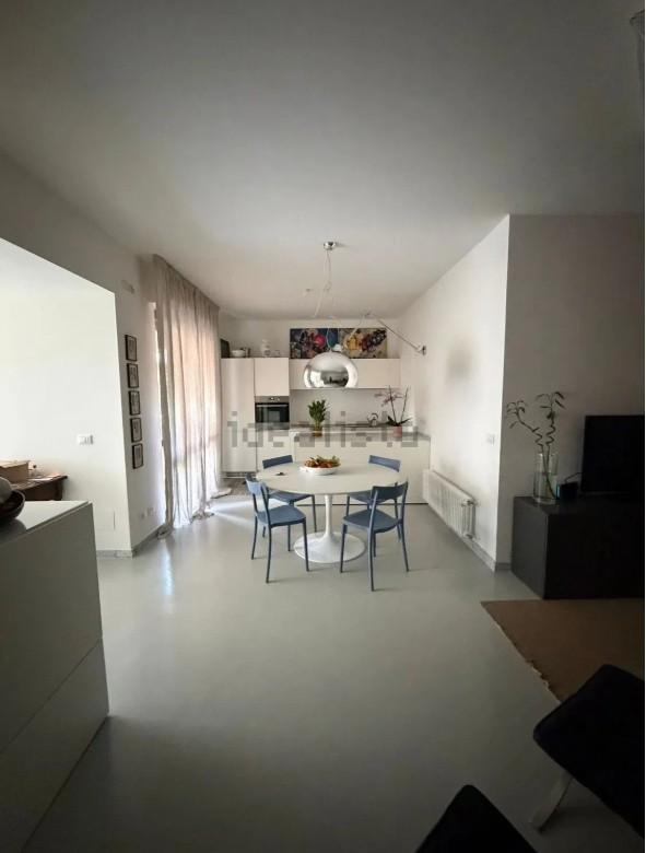 Trilocale con terrazzo, Carrara marina di