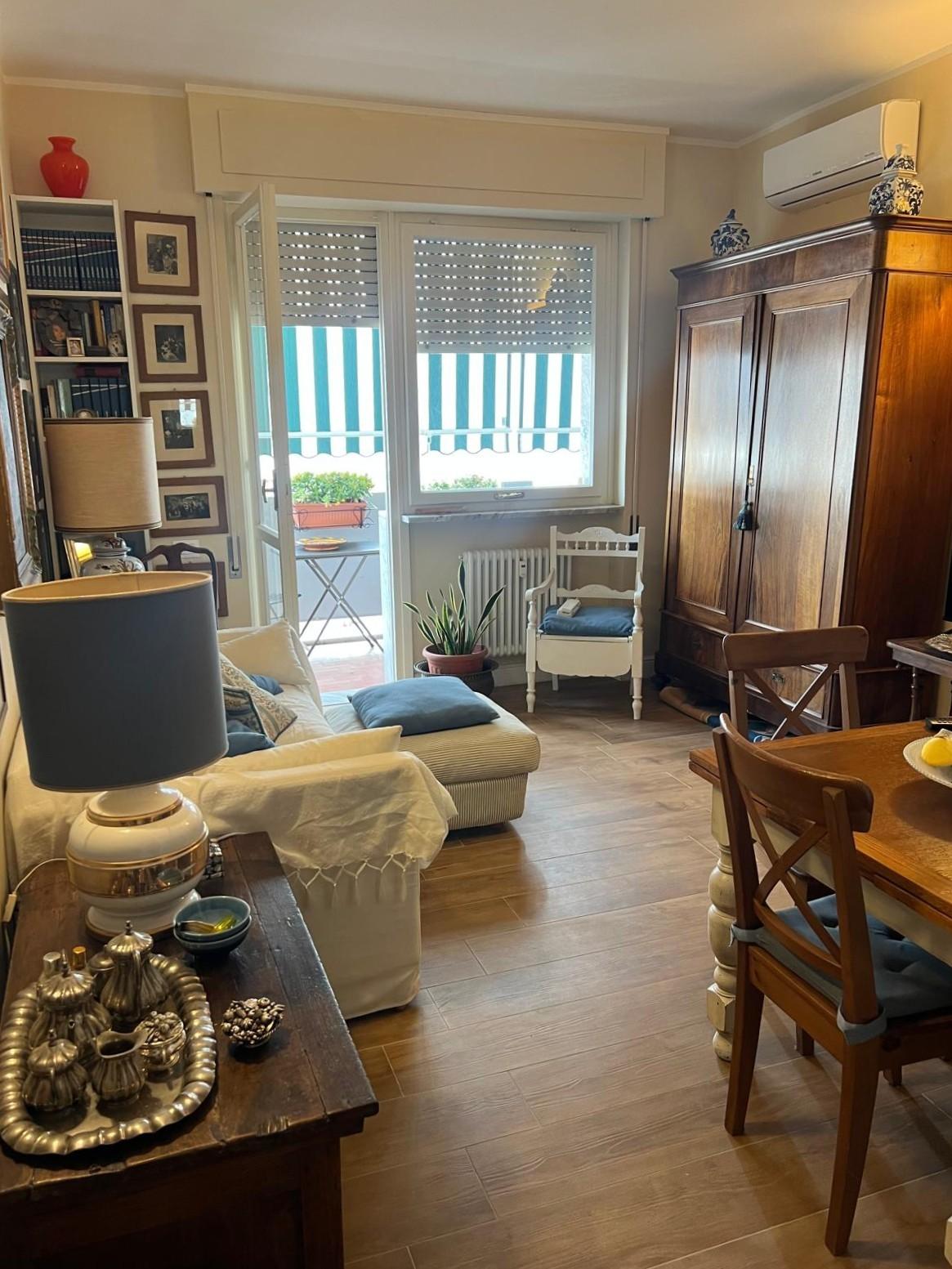 Bilocale arredato in affitto, Carrara marina di
