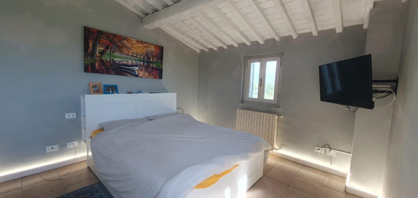 Villa Bifamiliare ristrutturata, Montecarlo turchetto