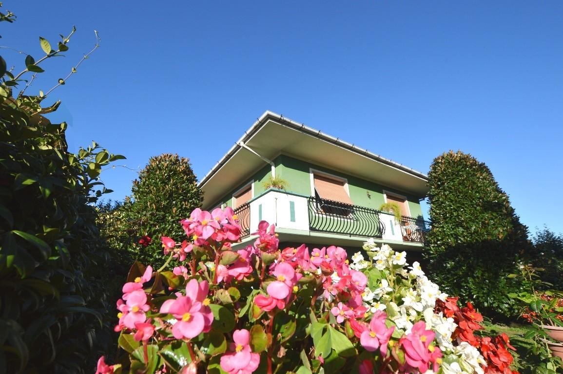 Villa con giardino, Lucca sant'angelo in campo