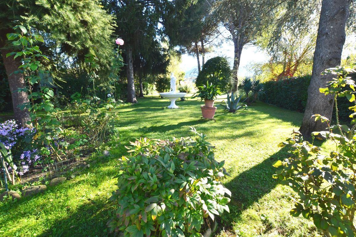 Villa con giardino, Lucca sant'angelo in campo