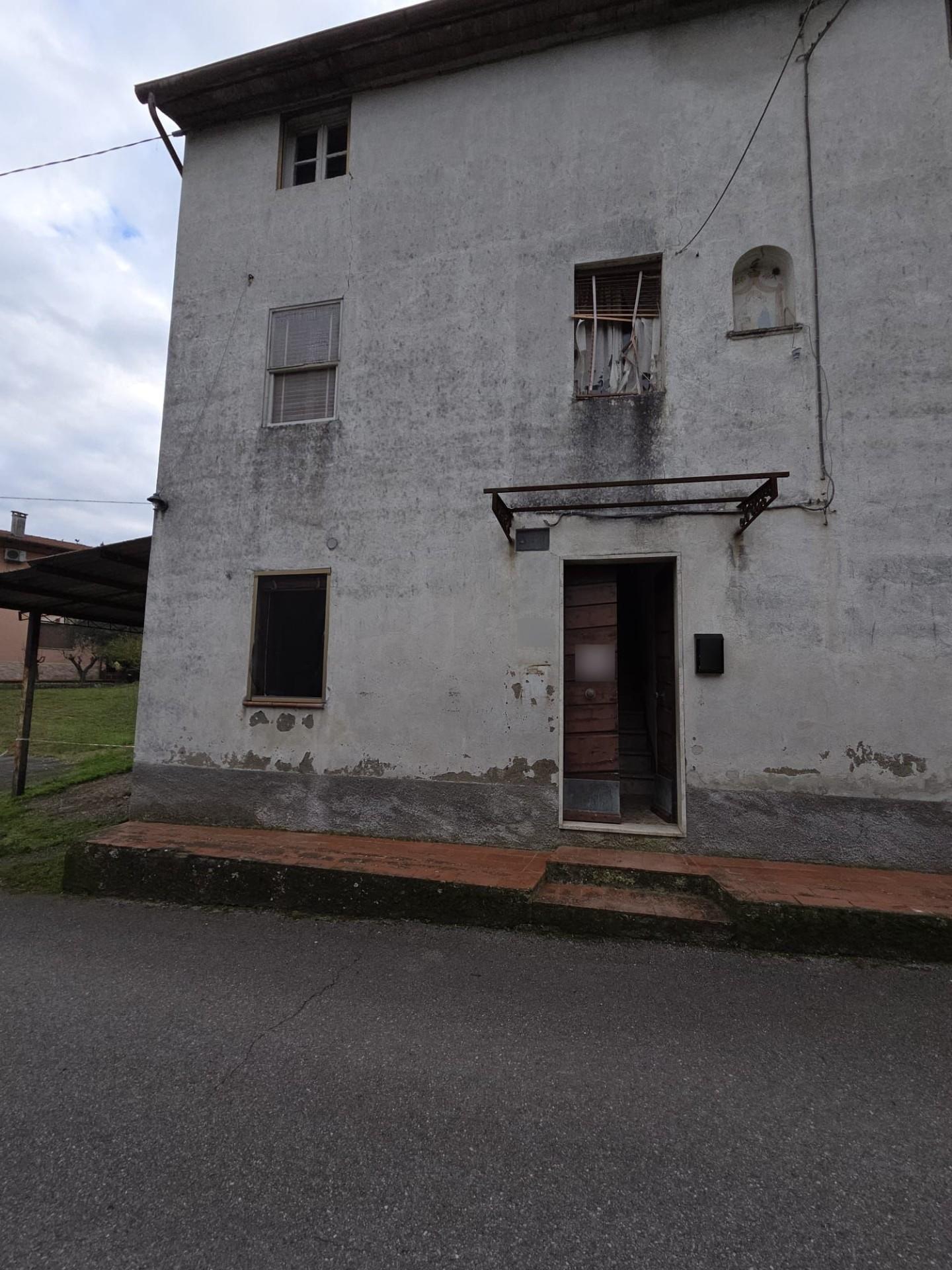 Casa indipendente con giardino, Capannori colle di compito