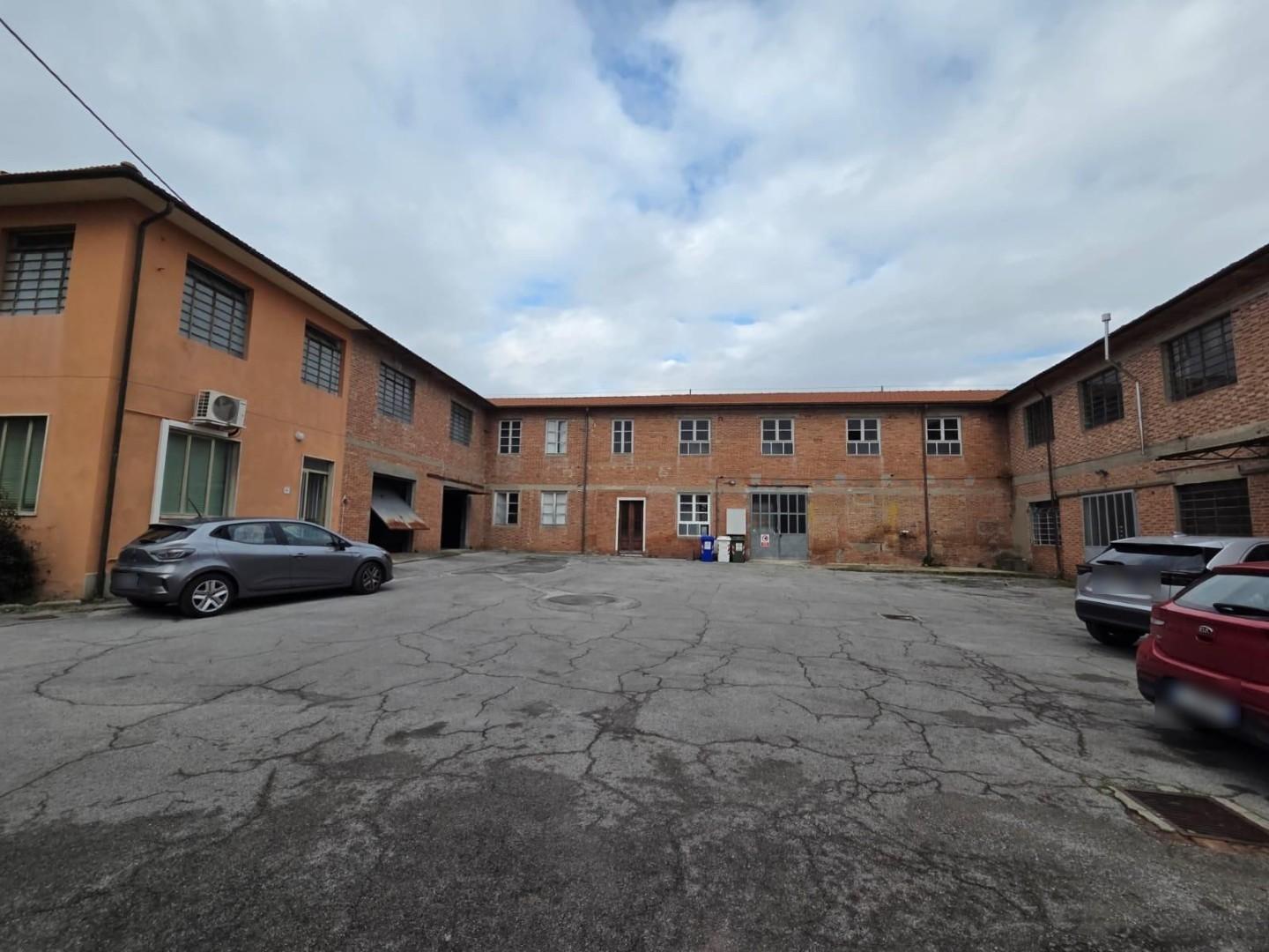 Capannone da ristrutturare, Capannori segromigno in monte