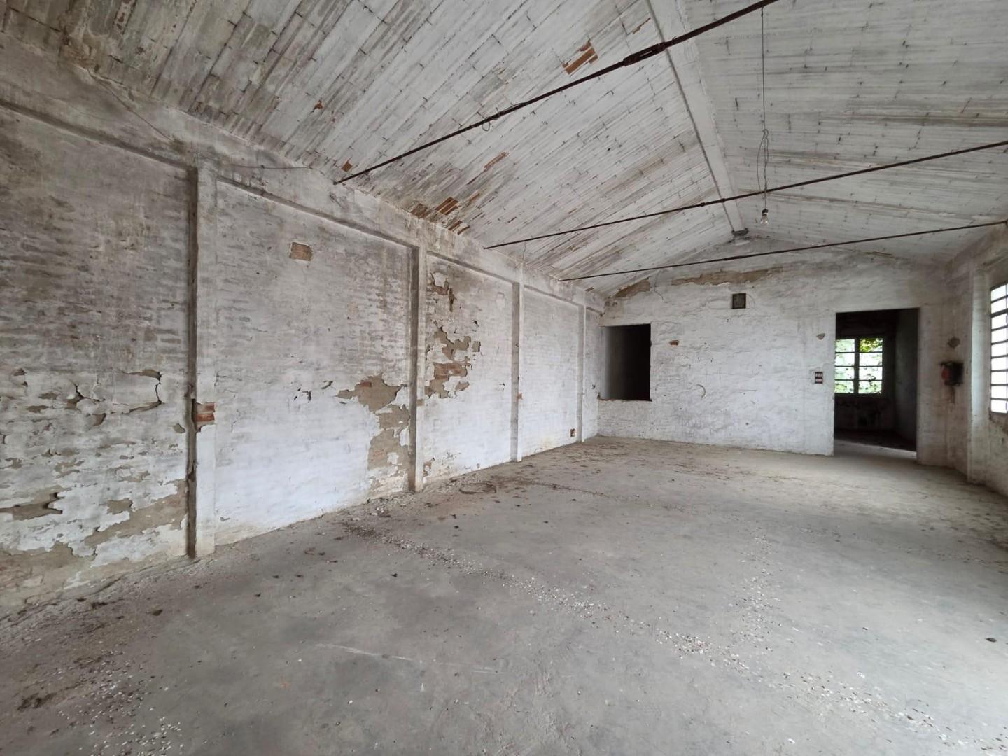 Capannone da ristrutturare, Capannori segromigno in monte