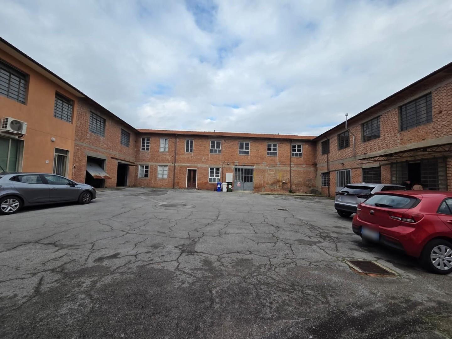 Capannone da ristrutturare, Capannori segromigno in monte