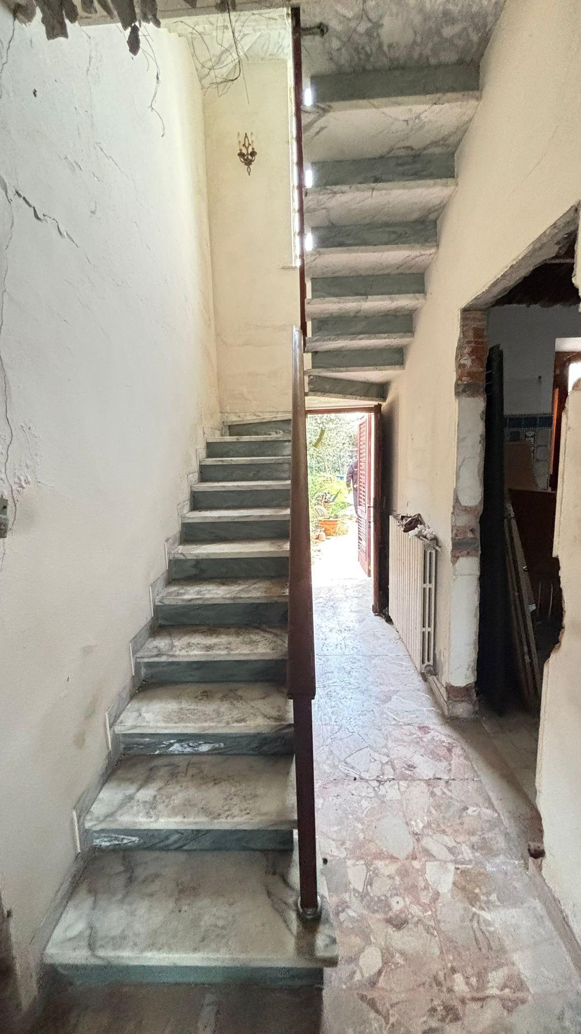 Casa indipendente da ristrutturare, Lucca picciorana