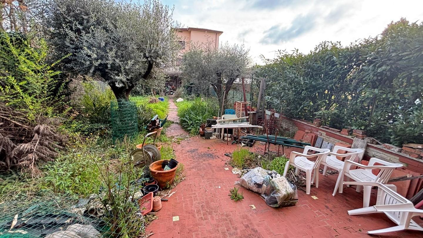 Casa indipendente da ristrutturare, Lucca picciorana