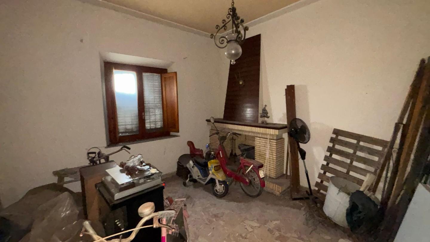 Casa indipendente da ristrutturare, Lucca picciorana