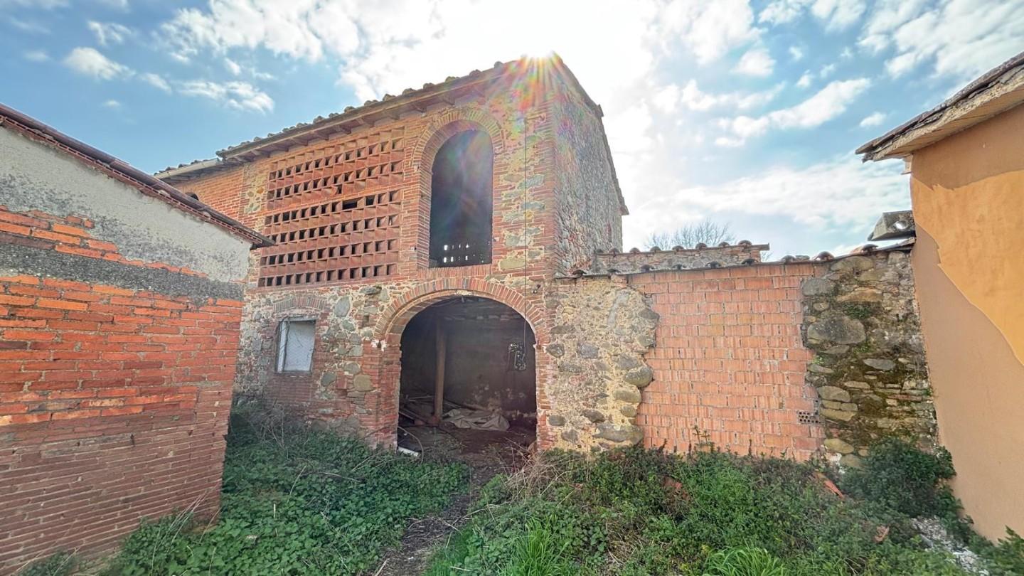 Rustico con giardino a Porcari