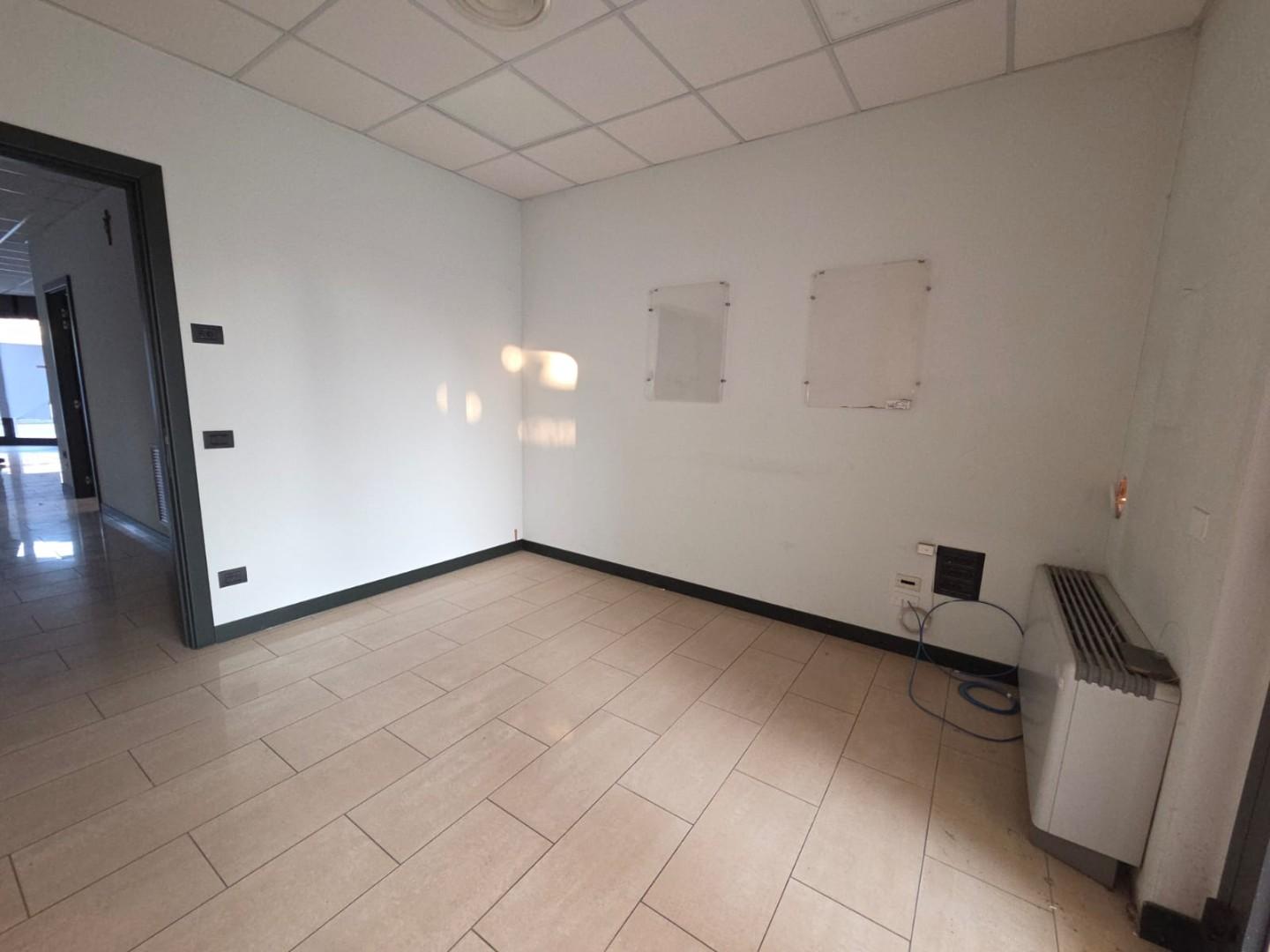 Locale commerciale in affitto a Porcari