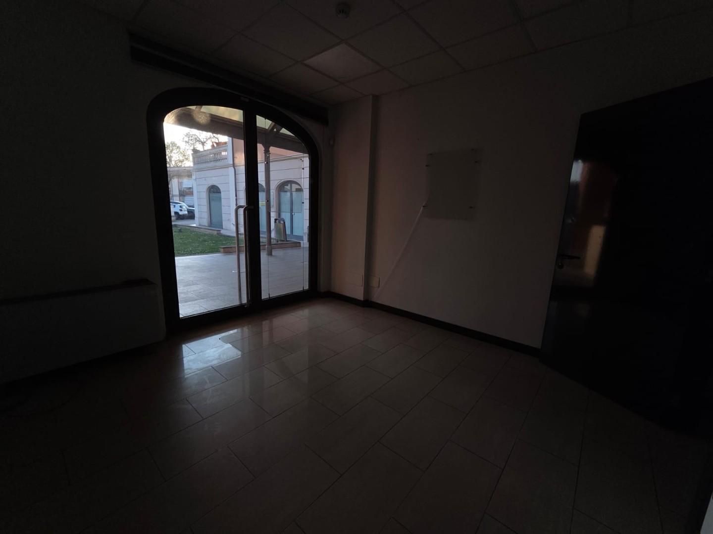 Locale commerciale in affitto a Porcari