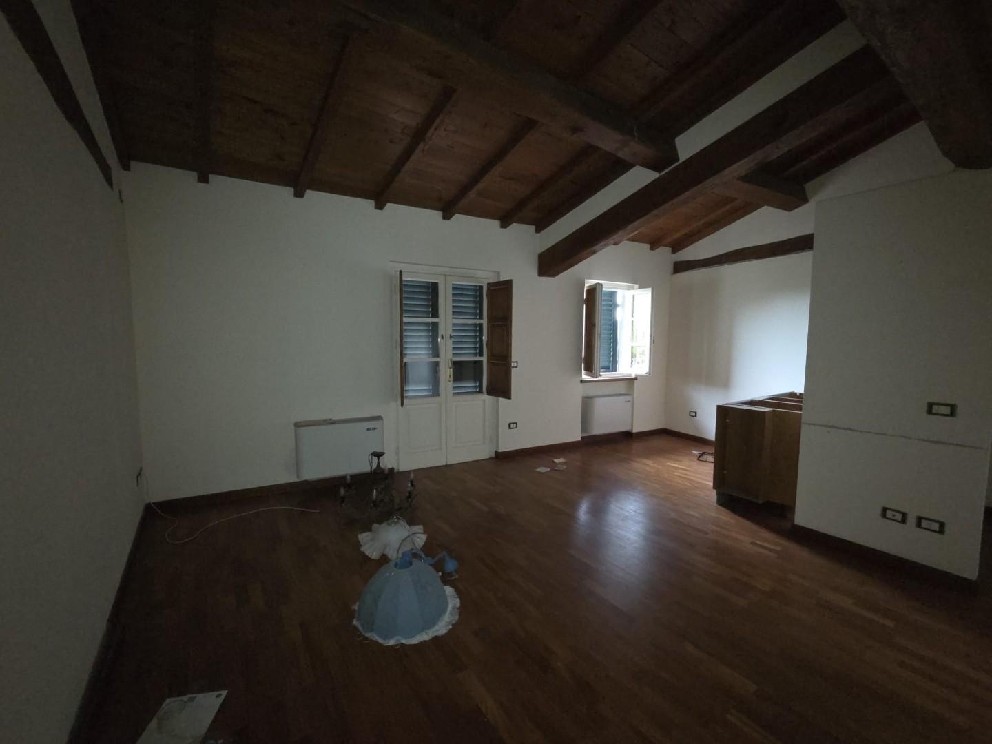 Attico con terrazzi, Lucca picciorana