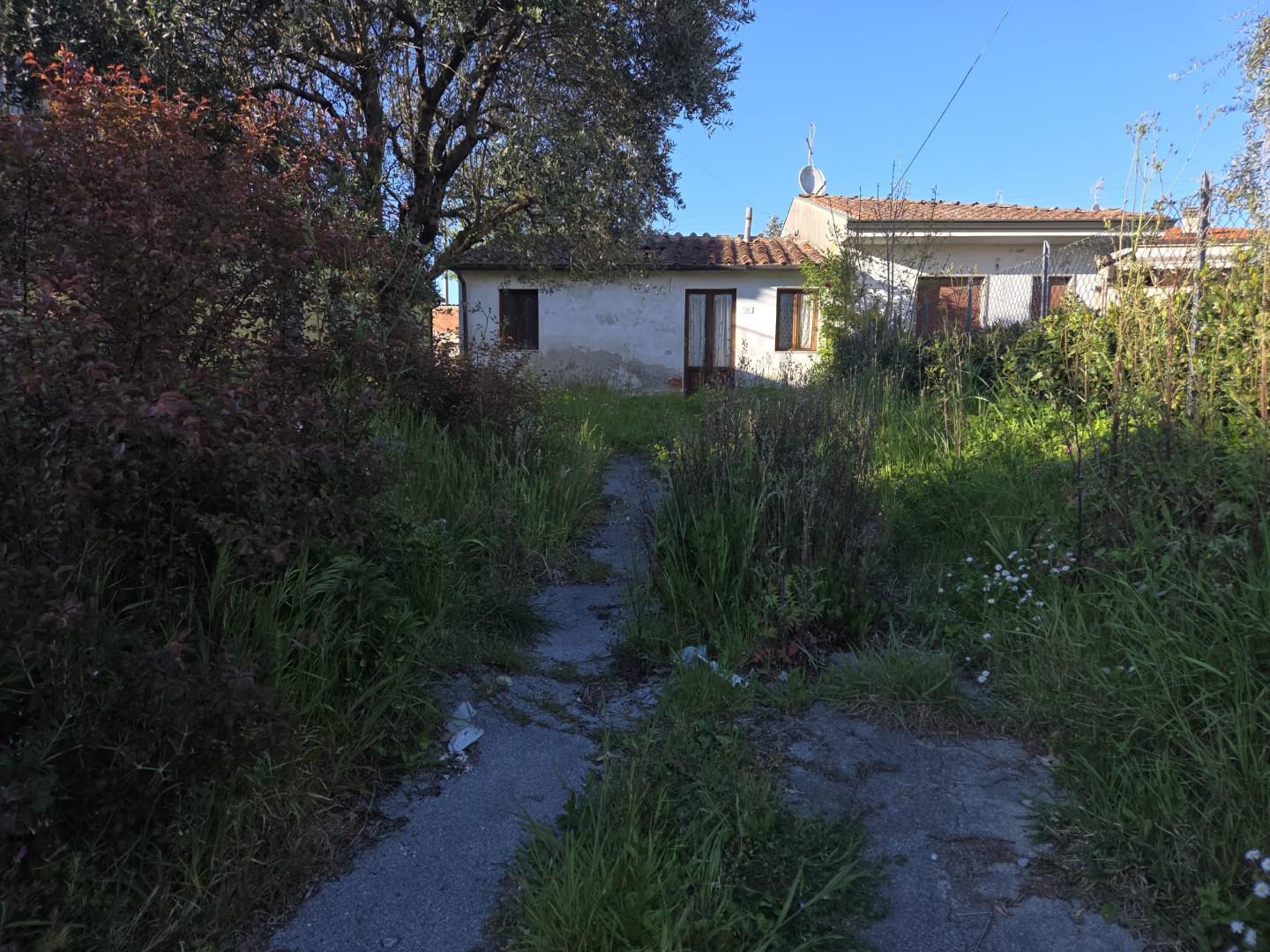 Casa indipendente con giardino a Porcari