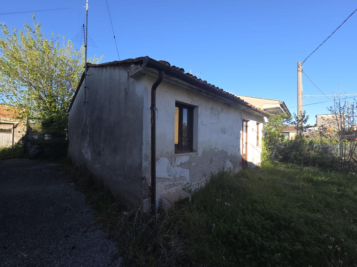 Casa indipendente con giardino a Porcari