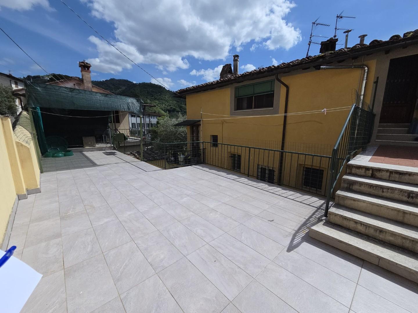 Attico con terrazzo, Lucca sesto di moriano