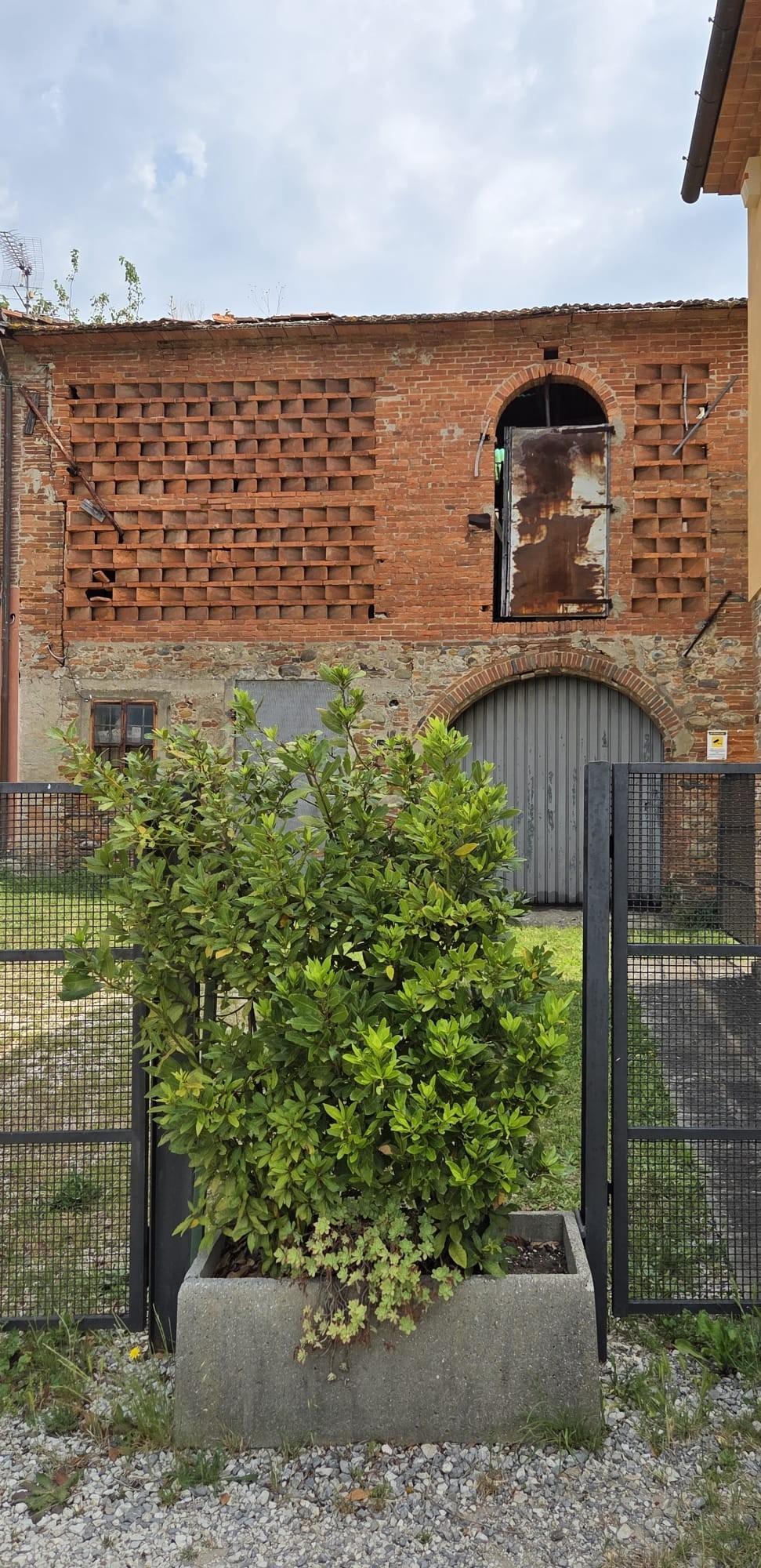 Rustico con giardino a Montecarlo