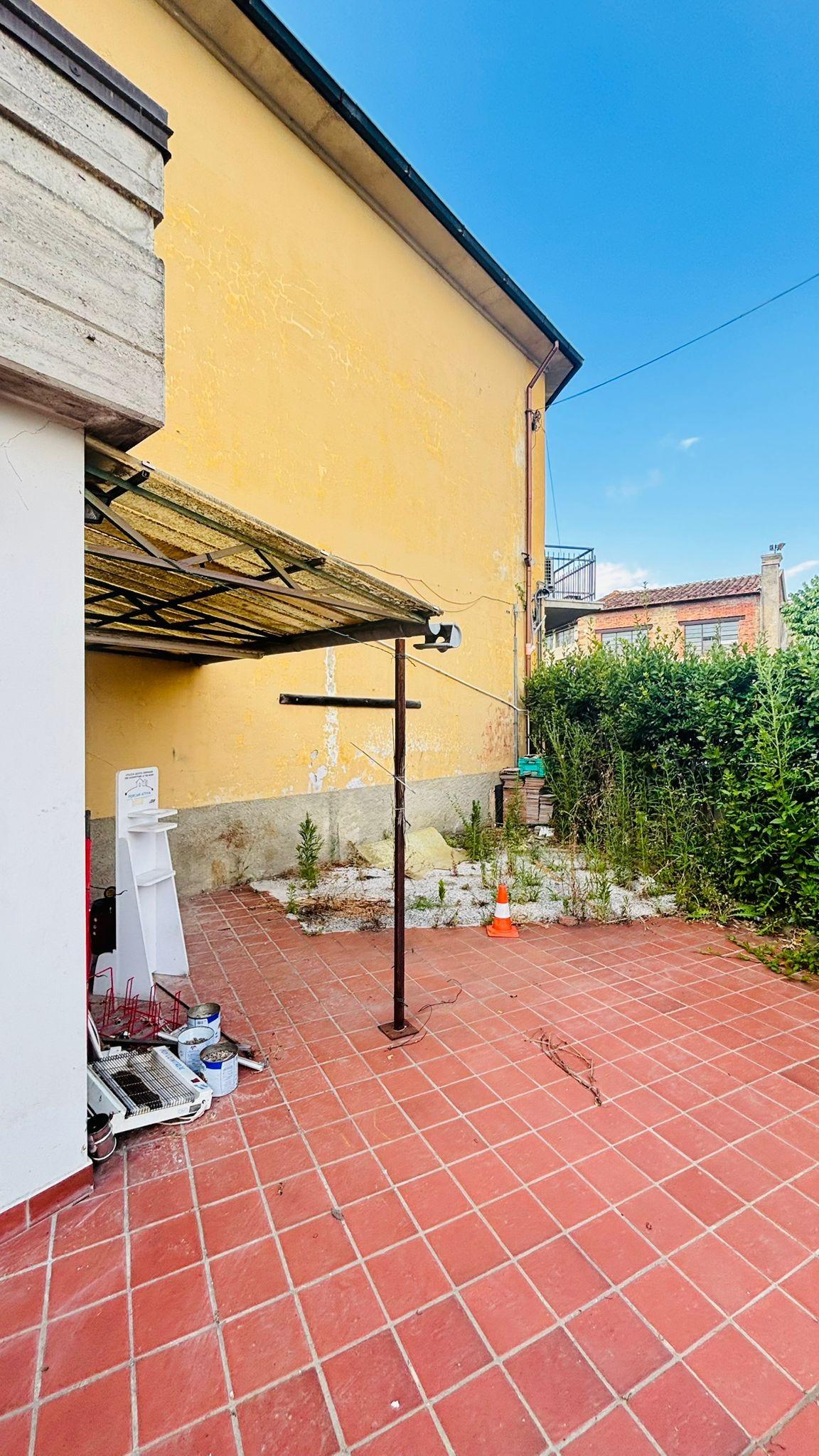 Locale commerciale in affitto a Porcari