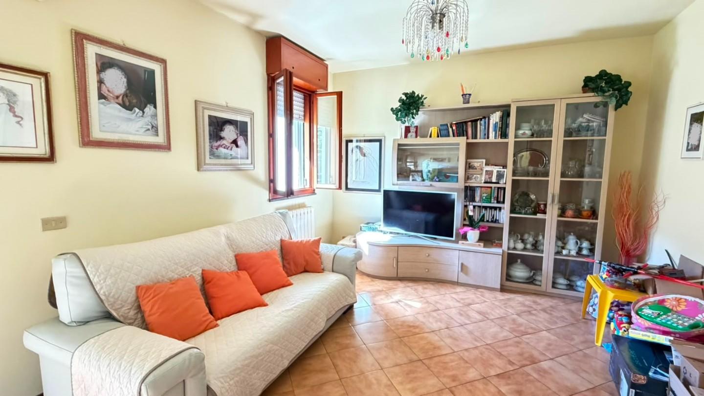 Villa con terrazzo, Capannori centro