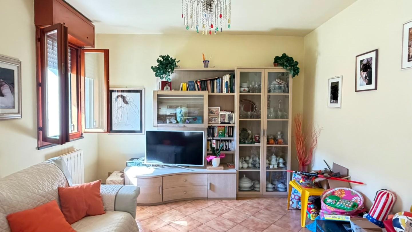 Villa con terrazzo, Capannori centro