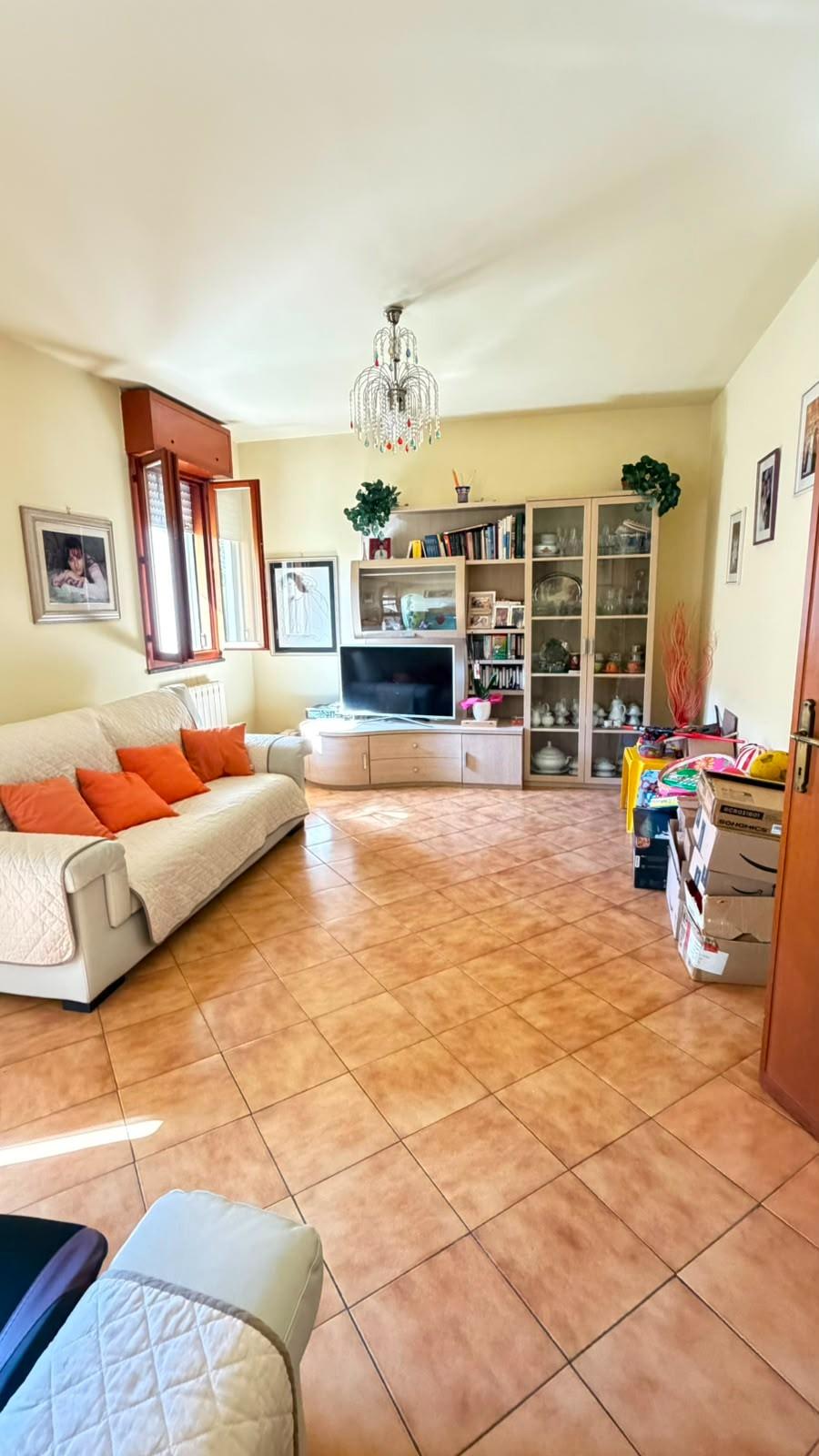 Villa con terrazzo, Capannori centro