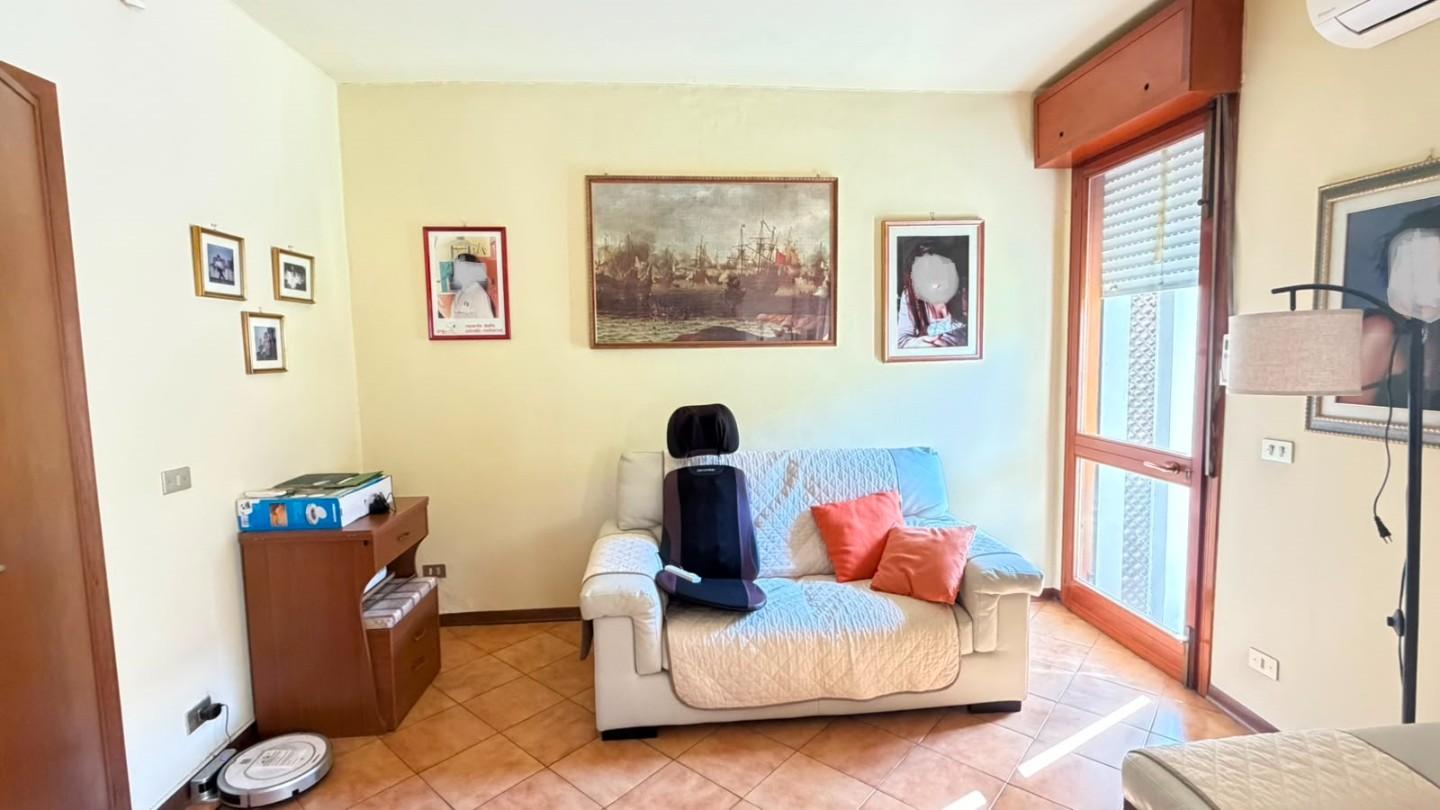 Villa con terrazzo, Capannori centro