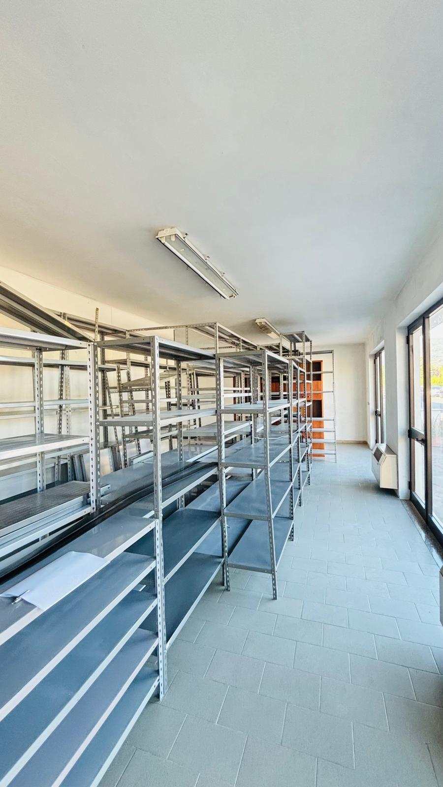 Locale commerciale in affitto, Capannori segromigno in piano