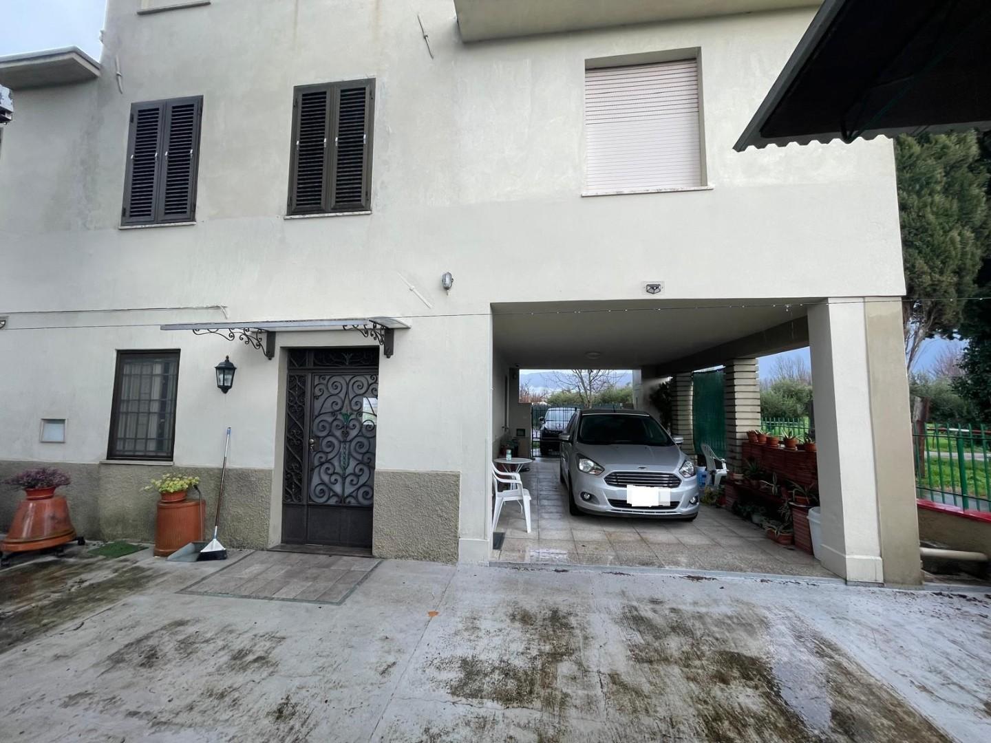 Villa con terrazzo, Capannori tassignano