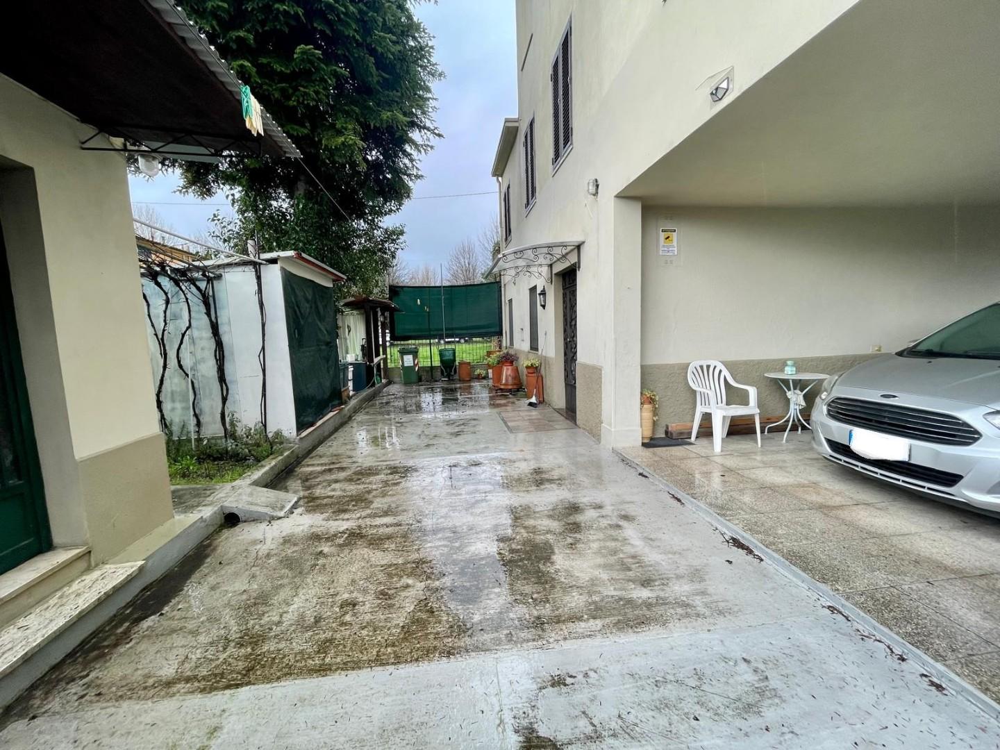 Villa con terrazzo, Capannori tassignano