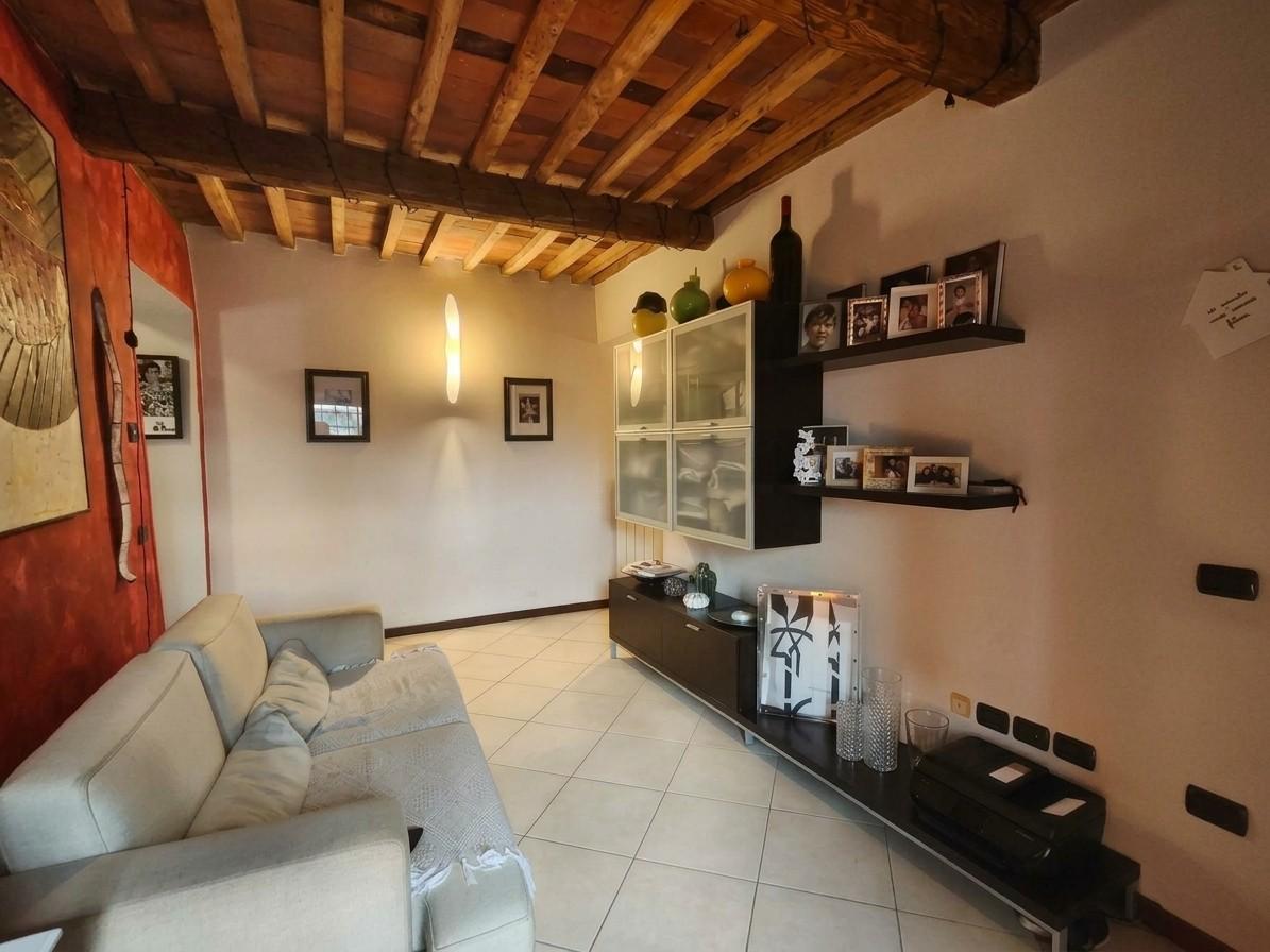 Trilocale in vendita, Pescia veneri