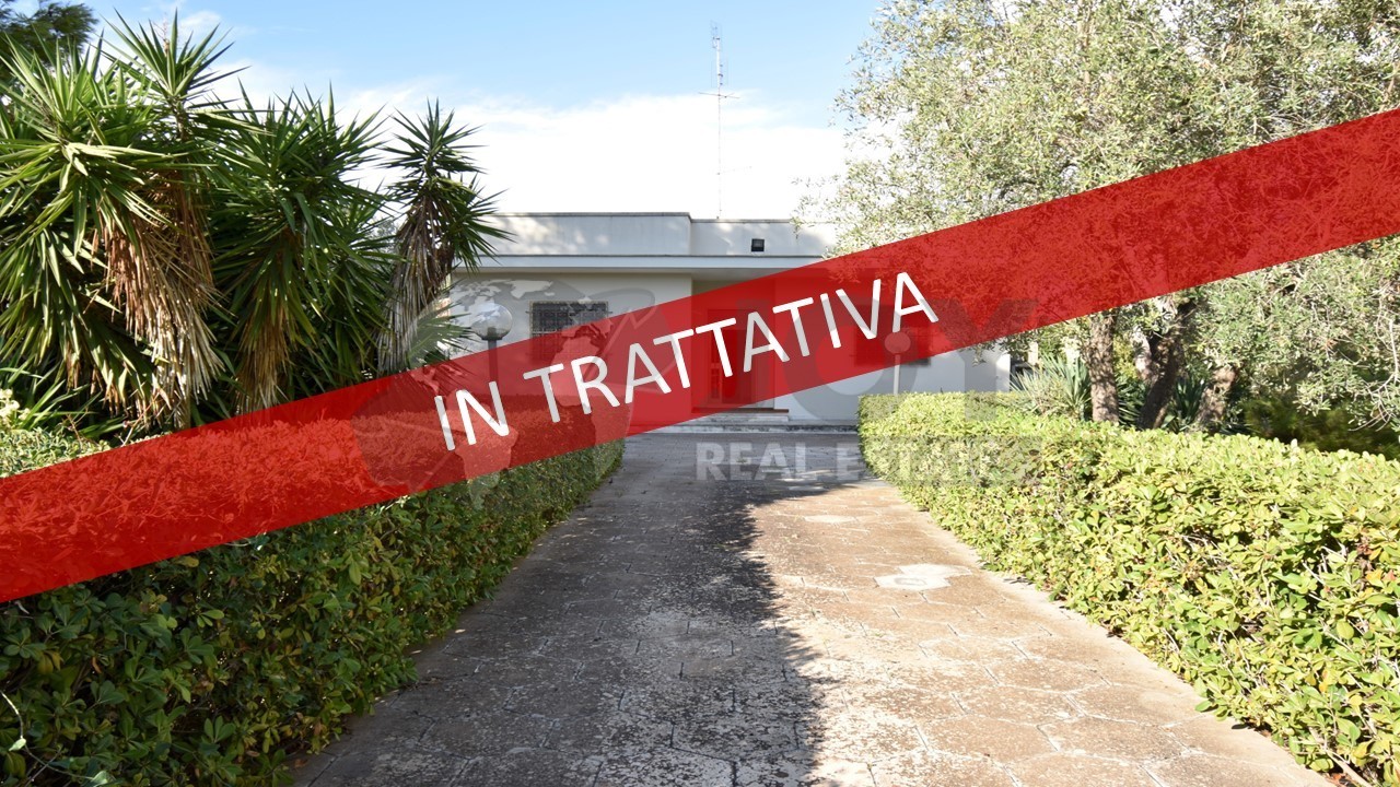 Villa con giardino in via copertino 138, Monteroni di Lecce