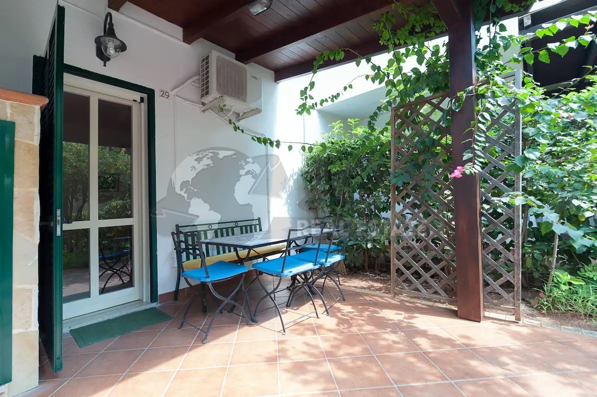 Villa con giardino in via tramonti, Nard�