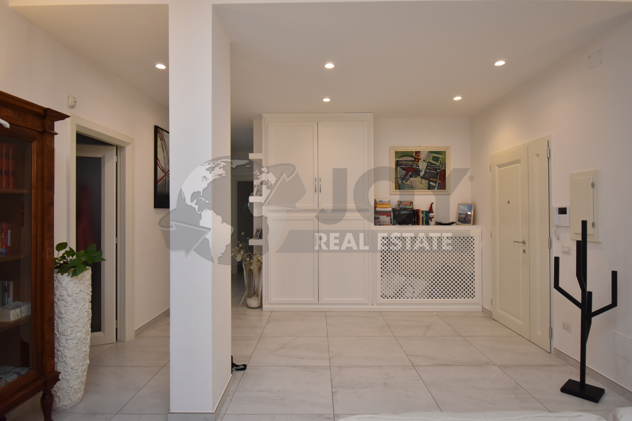 Appartamento con terrazzo in via francesco milizia 64, Lecce